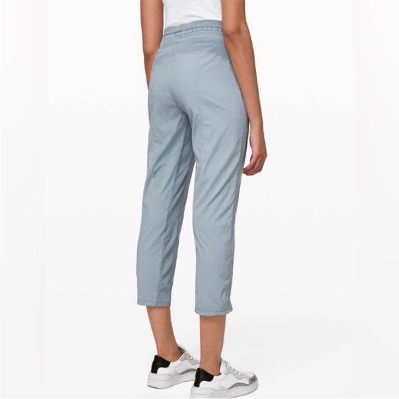 NWT Lululemon dance studio MR crop - Picture 2 of 12